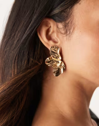 DesignB London flower stud earrings in gold