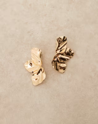 DesignB London flower stud earrings in gold