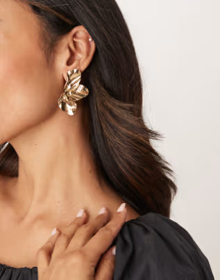 DesignB London flower stud earrings in gold