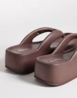 SEQWL Thong flatform wedge in mocha mouse