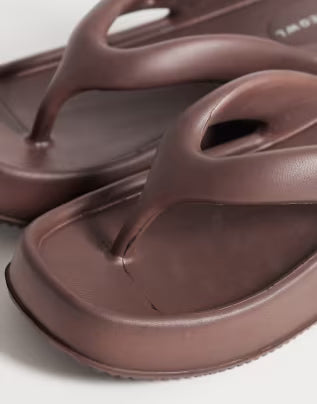 SEQWL Thong flatform wedge in mocha mouse